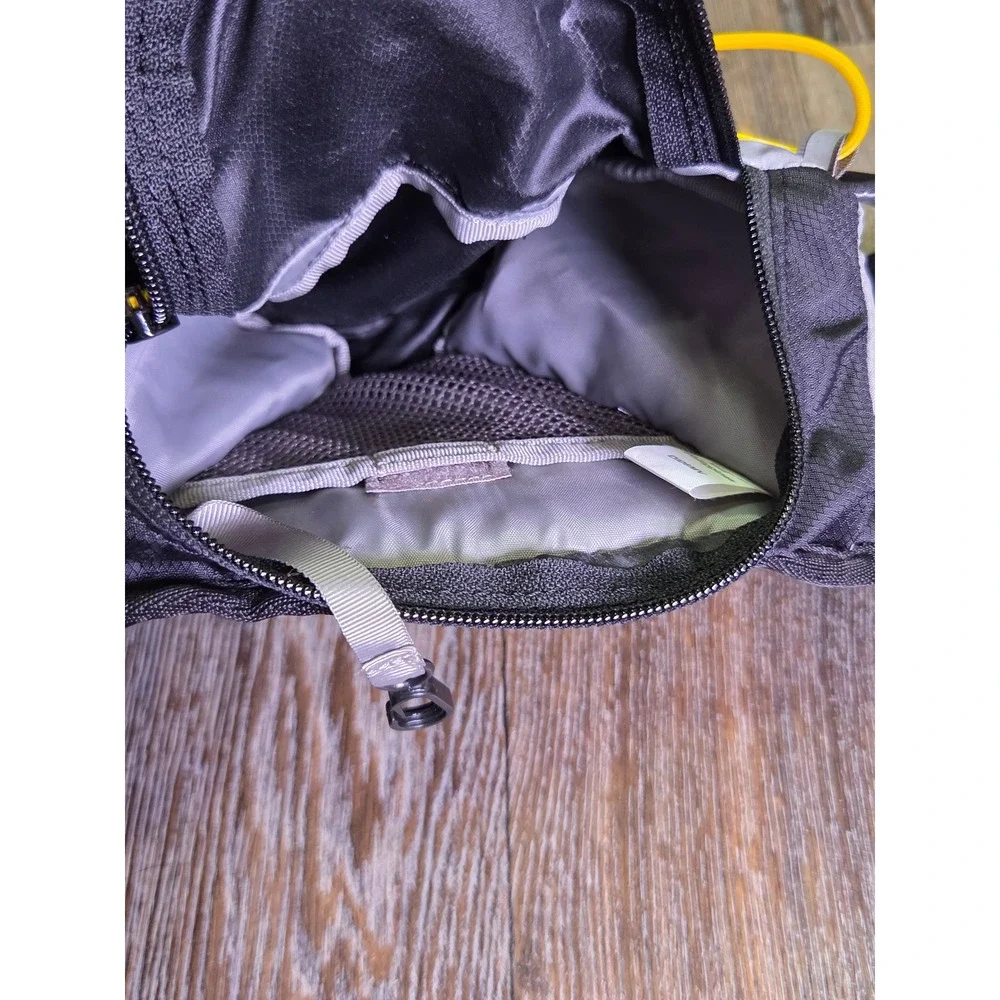 CamelBak Hydration Waist Pack Black Yellow Running Hiking Fanny Pack Belt - Picture 4 of 6